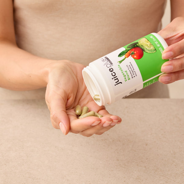 Juice Plus+ fles en capsules in de hand