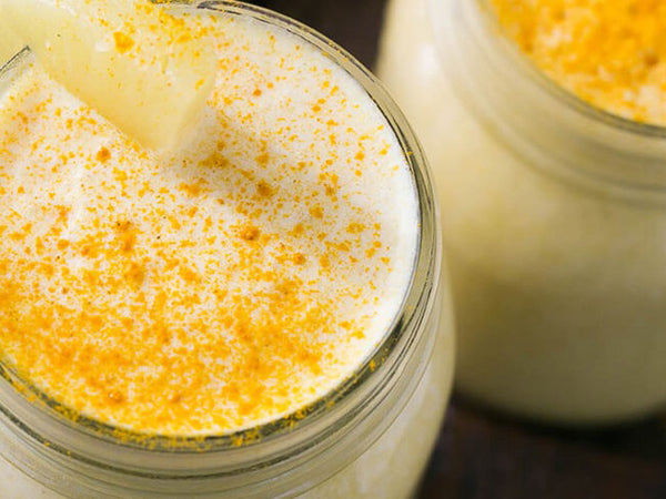 Batido de piña y cúrcuma